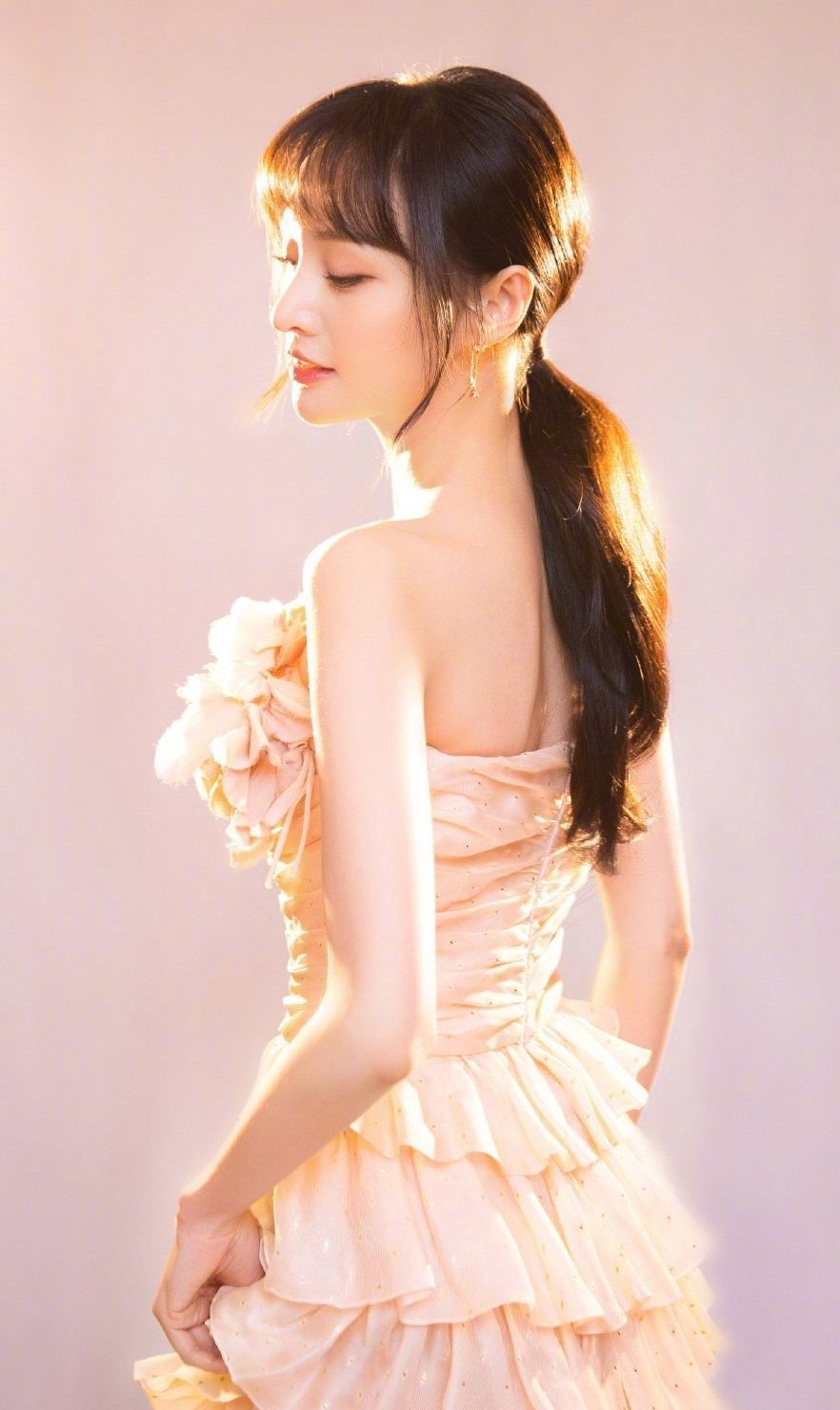 演员郑爽,坦率正直的小仙女,来看美美的照片吧