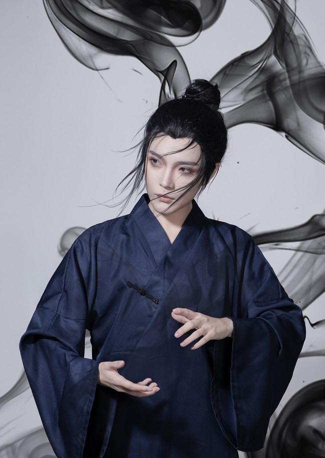 《一人之下》王也cos,一个眼神,就把王也的气质表达了出来__财经头条