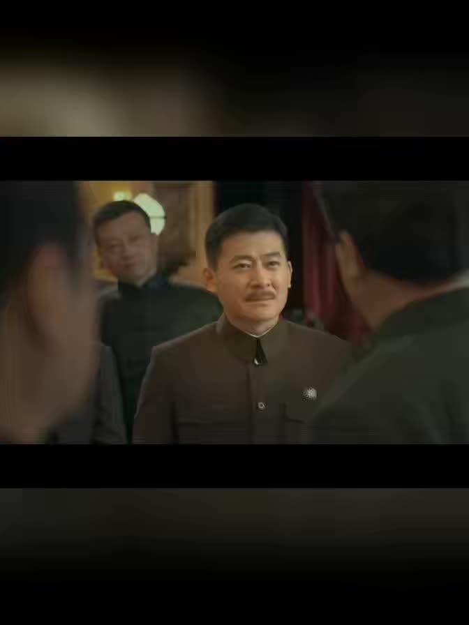 面对刁难毫不畏惧,主席短短几句话,现场立刻掌声沸腾!_新浪新闻