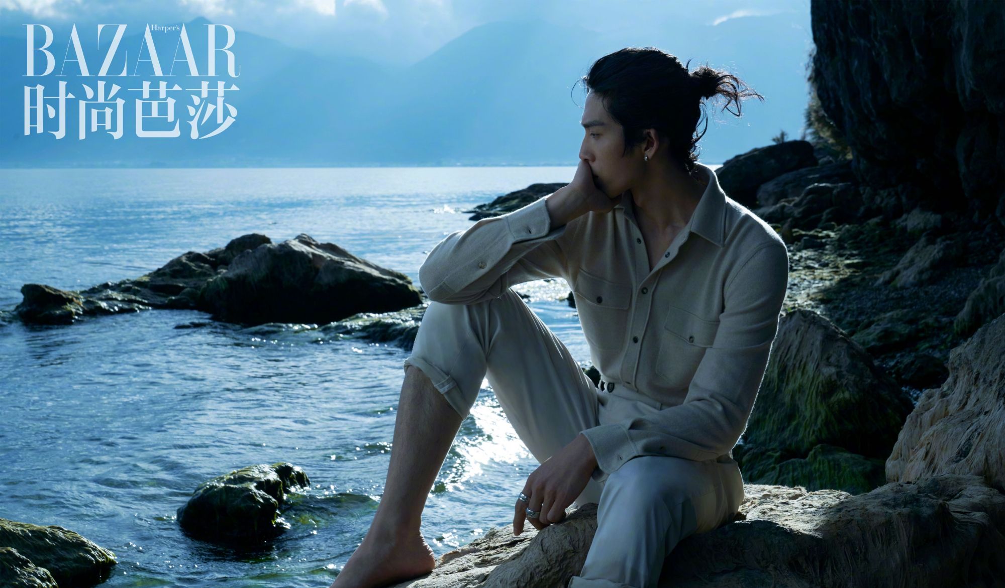 井柏然拍摄《时尚芭莎》8月刊|置身山海间 放荡自由