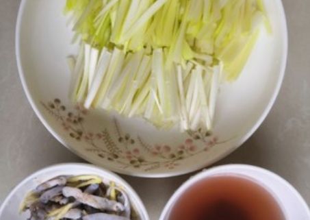 美食精选:泥丁炒韭黄(泥虫)