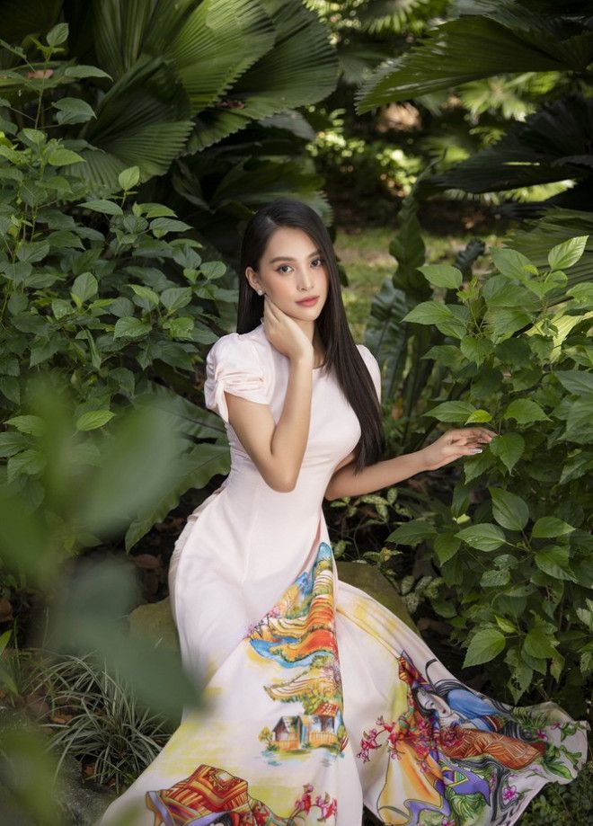 模特tieu vy小姐穿着越南古装温柔地祝福新年__财经头条