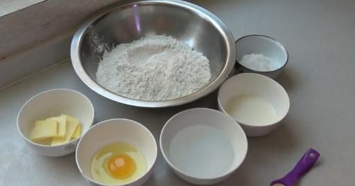 1碗面粉1个鸡蛋，做孩子爱吃的奶油面包卷，绵软醇香，早餐首选休闲区蓝鸢梦想 - Www.slyday.coM