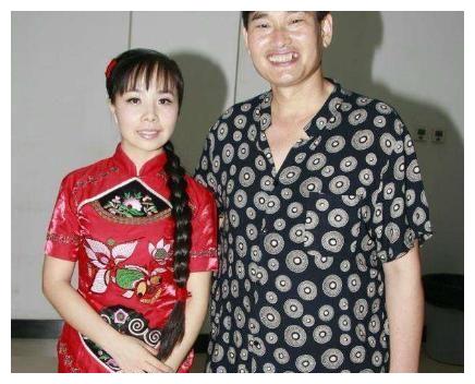 从一夜爆红,到被拆穿伪装,如今靠老婆当网红成为软饭男|软饭男|阿宝