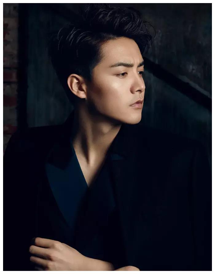 娱乐圈"最惨美男子",身世坎坷让人潸然泪下