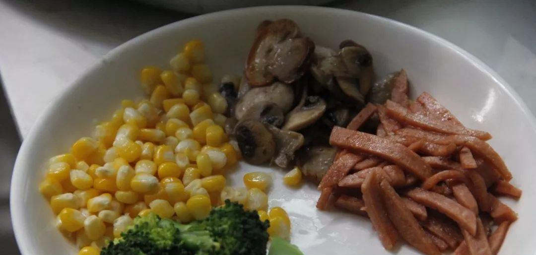 在家就能做的田园素披萨,真是美味极了!休闲区蓝鸢梦想 - Www.slyday.coM 在家就能做的田园素披萨,真是美味极了!休闲区蓝鸢梦想 - Www.slyday.coM