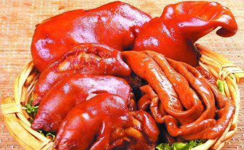 经过千磨万击精益求精研发的熏卤猪肉经典配方使人回味无穷