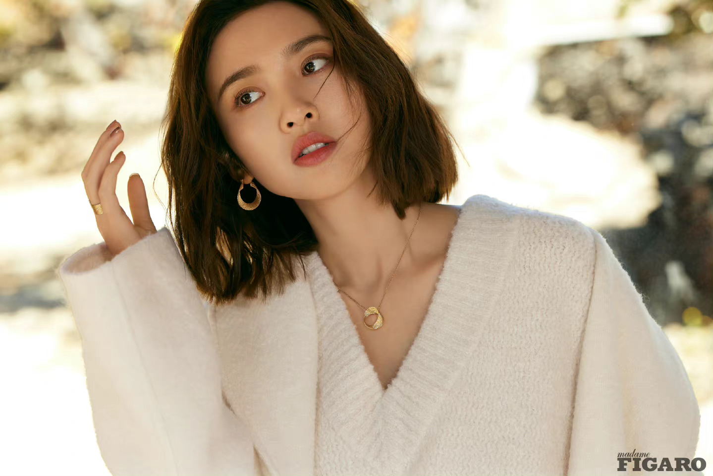 唐艺昕×madame figaro世界十一月刊,微卷短发搭配针织毛衣