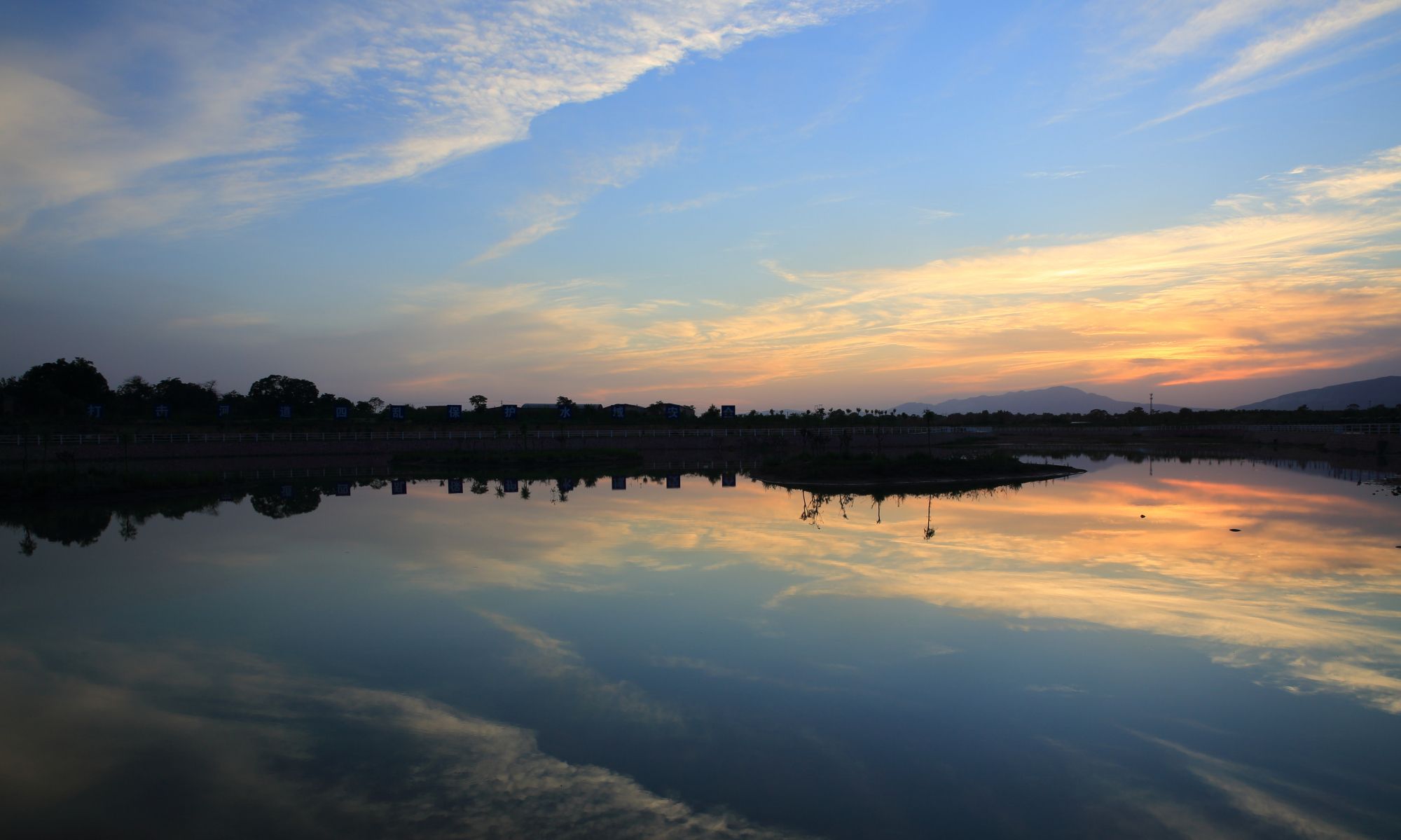 风光摄影:日落冶峪河,余晖醉泾阳
