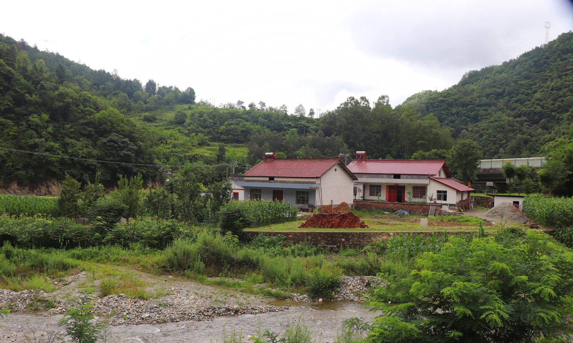 秦岭略阳黑河镇,亿万年前形成的溶洞,洞内可唱歌跳舞免费开放_高清