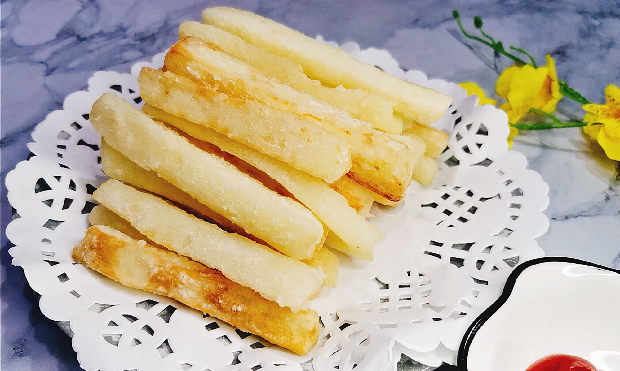 山药炸着吃,口感像薯条,既能当作小零食,又能吃得饱,很赞!