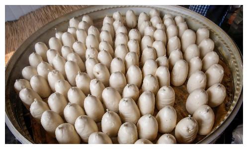 80后农民小伙儿做的签子馒头,卖1.8元,一天卖上千斤