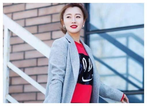 潘长江的亲弟弟曝光兄弟俩身高样貌都不匹配网友感觉像父子