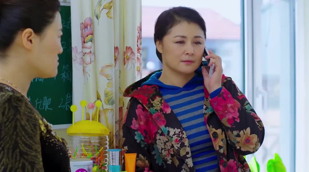 黄世友对未来的计划非常美好,谢大脚心动了