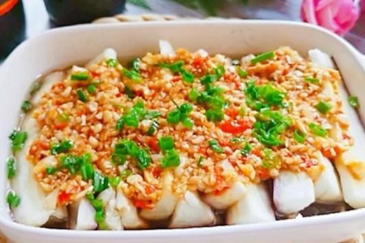 蒜蓉蒸茄子(教你一道好吃过瘾,香糯兼备的风味美食).