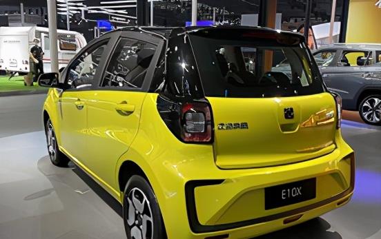 江淮纯电代步车,思皓e10x开启预售,售价3.99万元起