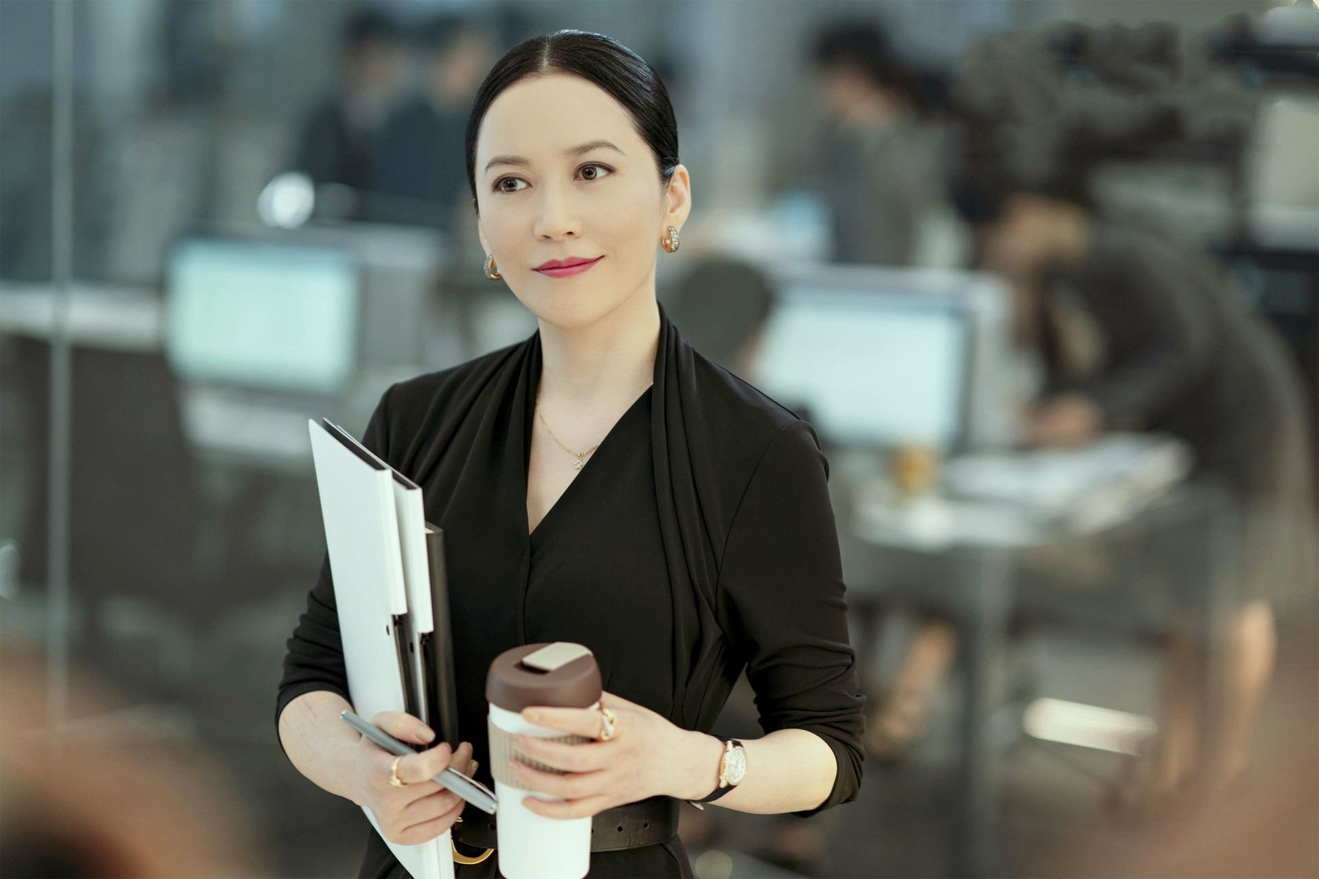 玫瑰之战袁泉再次挑战女强人从全职太太转型到职场精英