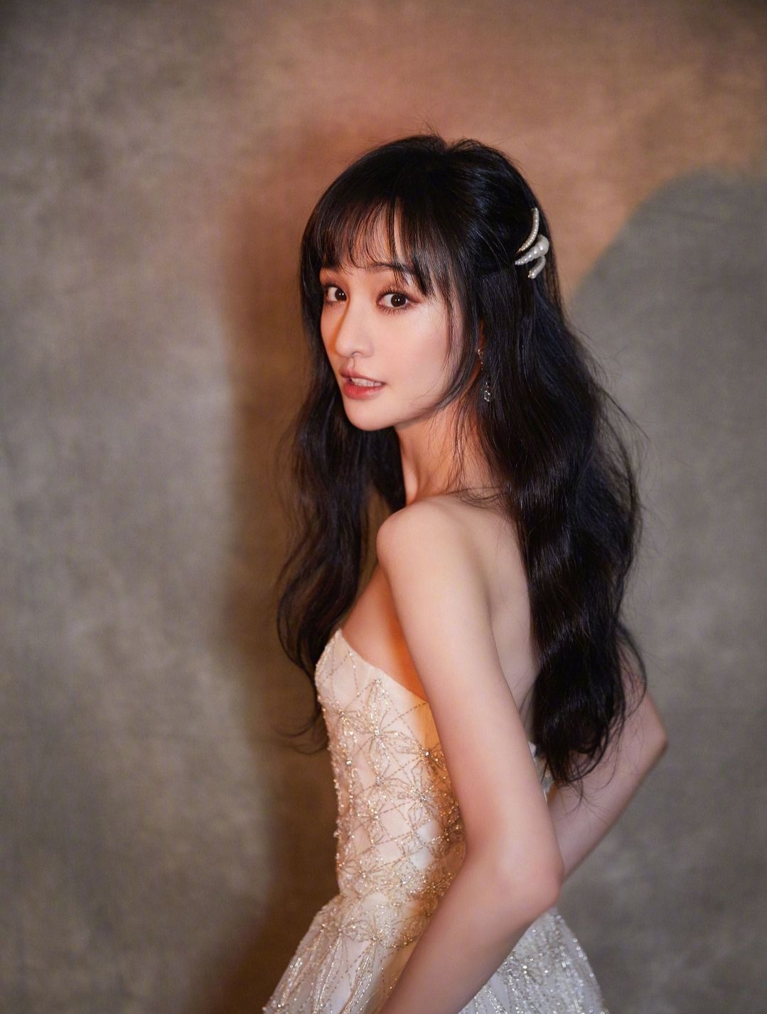 眼眸间的成熟,从小女生的蜕变,真的有被郑爽美到!