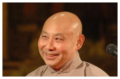 父亲师父岳父都是相声行业大腕,嫌德云社太闹退出,现在彻底凉了