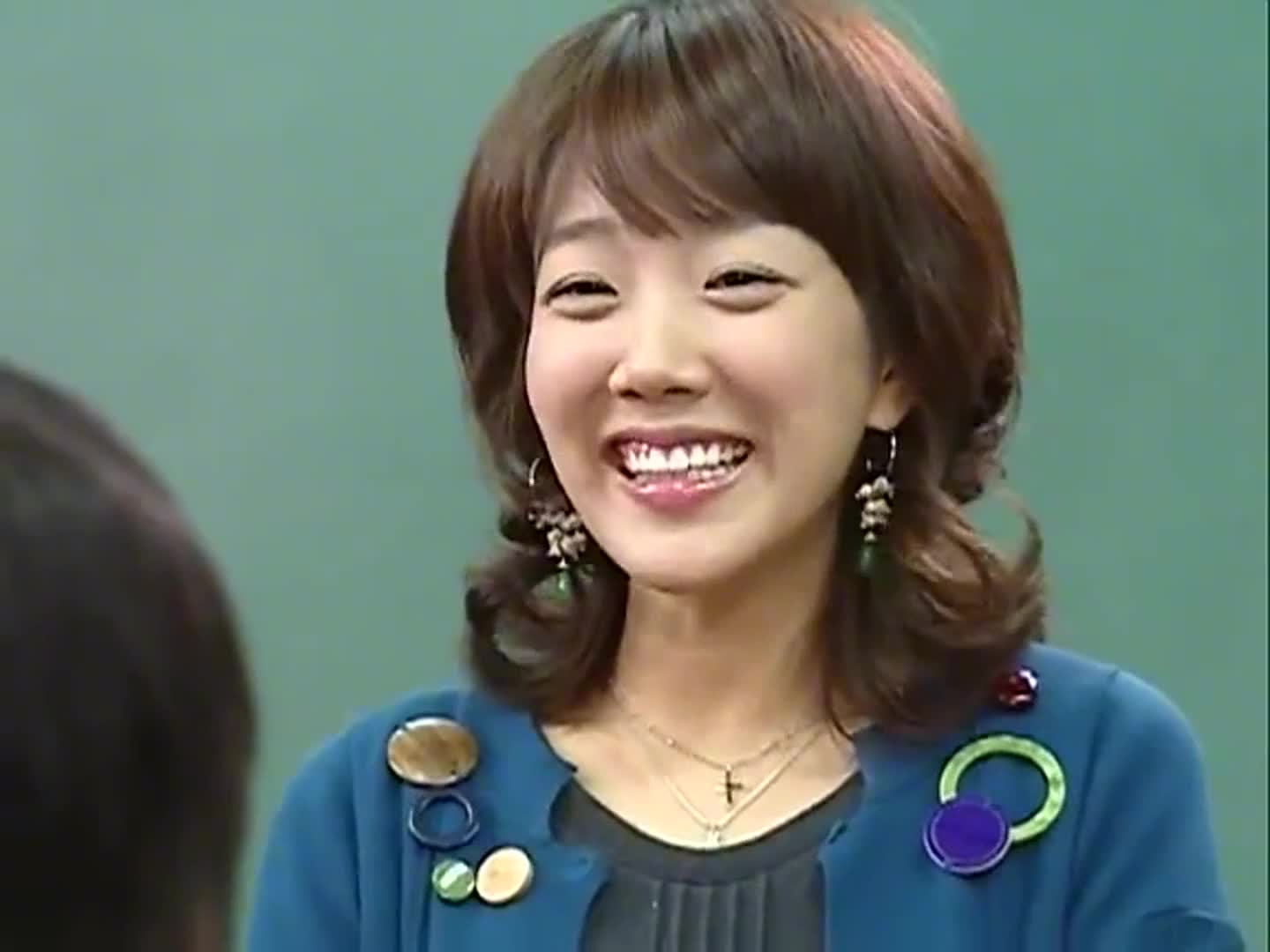 搞笑一家人敏静又忘带东西班长已经提前出发还被撞掉了眼镜