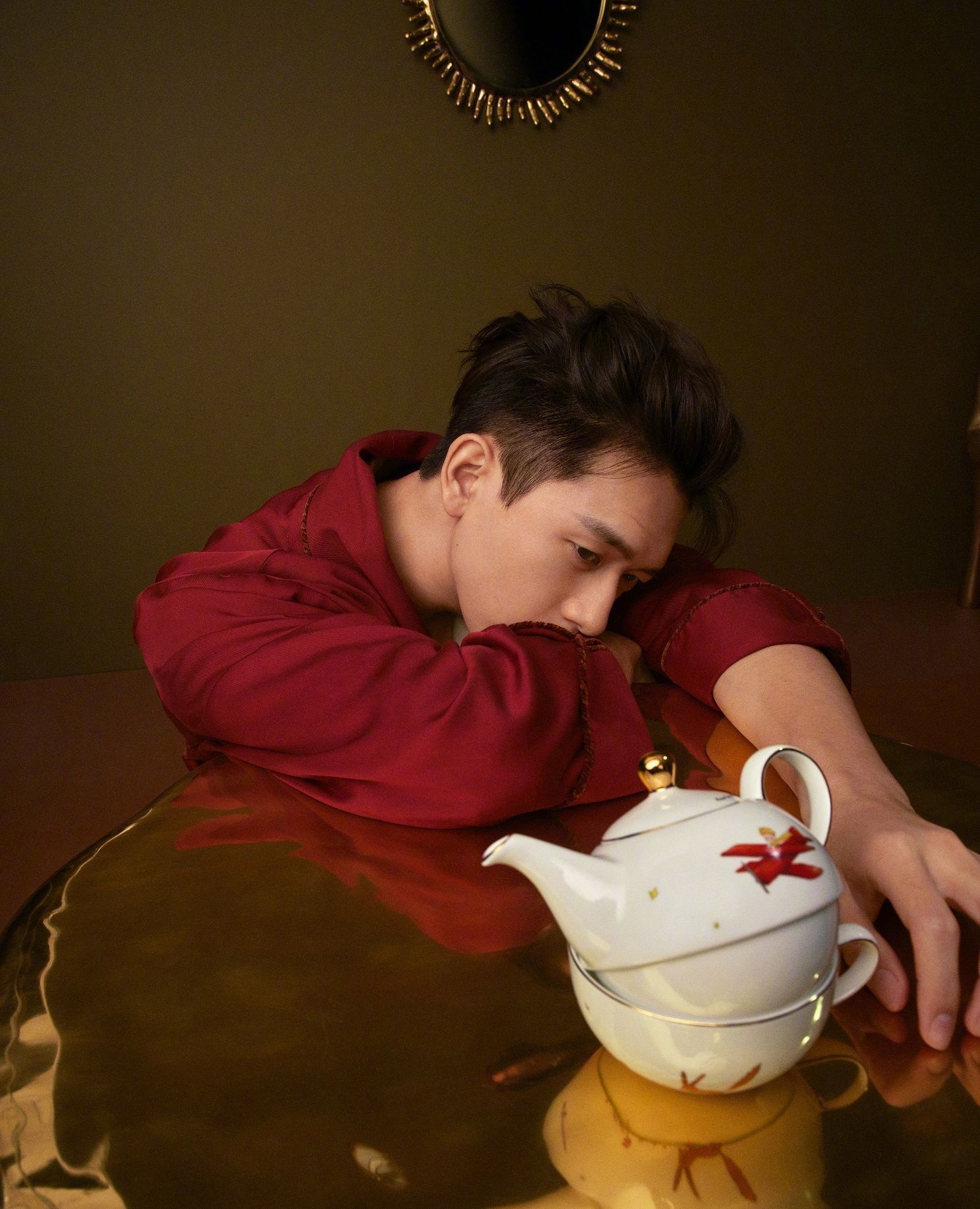 李现睡衣演绎雅致贵气的梦想家