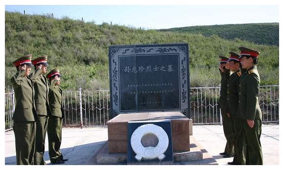 29岁身怀六甲仍上战场,腹部不幸中弹牺牲|新疆|孙龙珍|苏军_新浪新闻