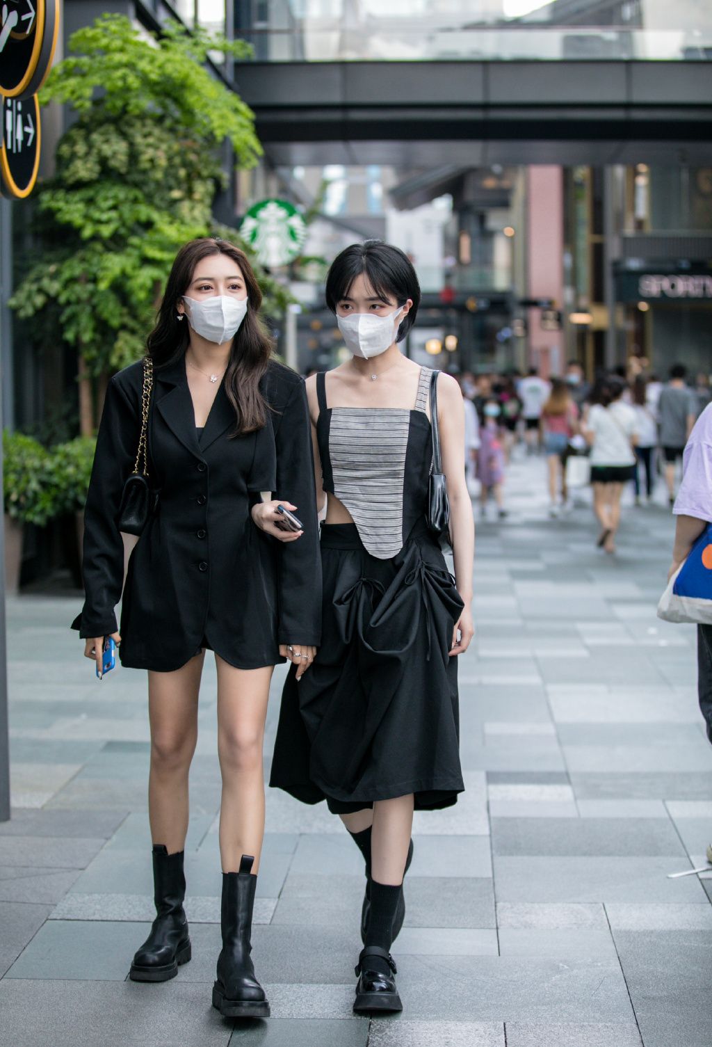 街拍:你能看出重庆和成都美女不一样的地方吗?