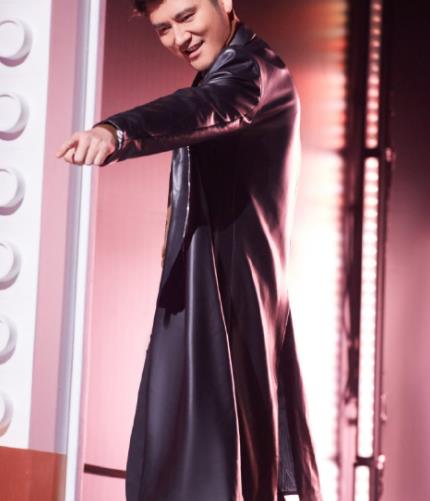 难怪36岁还单身前段时间还没有那么胖的时候钱枫也是不瘦的身材,照片