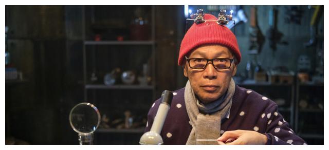 "唐僧"罗家英近况曝光,73岁仍穿着精致,妻子汪明荃晒年轻旧照