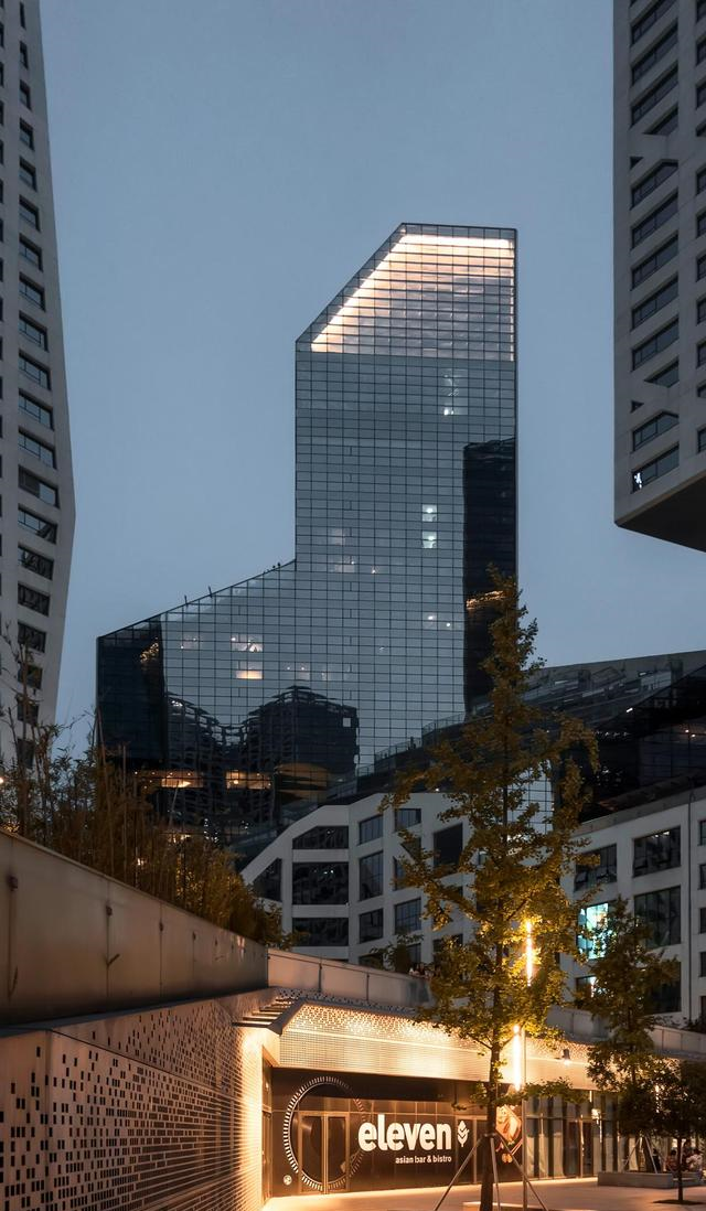 低调的成都来福士广场,造型让人印象深刻,却一直显得有些冷清|方正