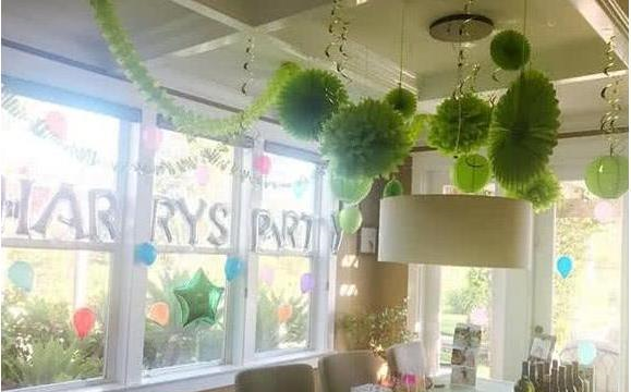 参观陈龙现实的豪宅,餐桌上方还挂绿色装饰物,第一次见这么装修休闲区蓝鸢梦想 - Www.slyday.coM 参观陈龙现实的豪宅,餐桌上方还挂绿色装饰物,第一次见这么装修休闲区蓝鸢梦想 - Www.slyday.coM