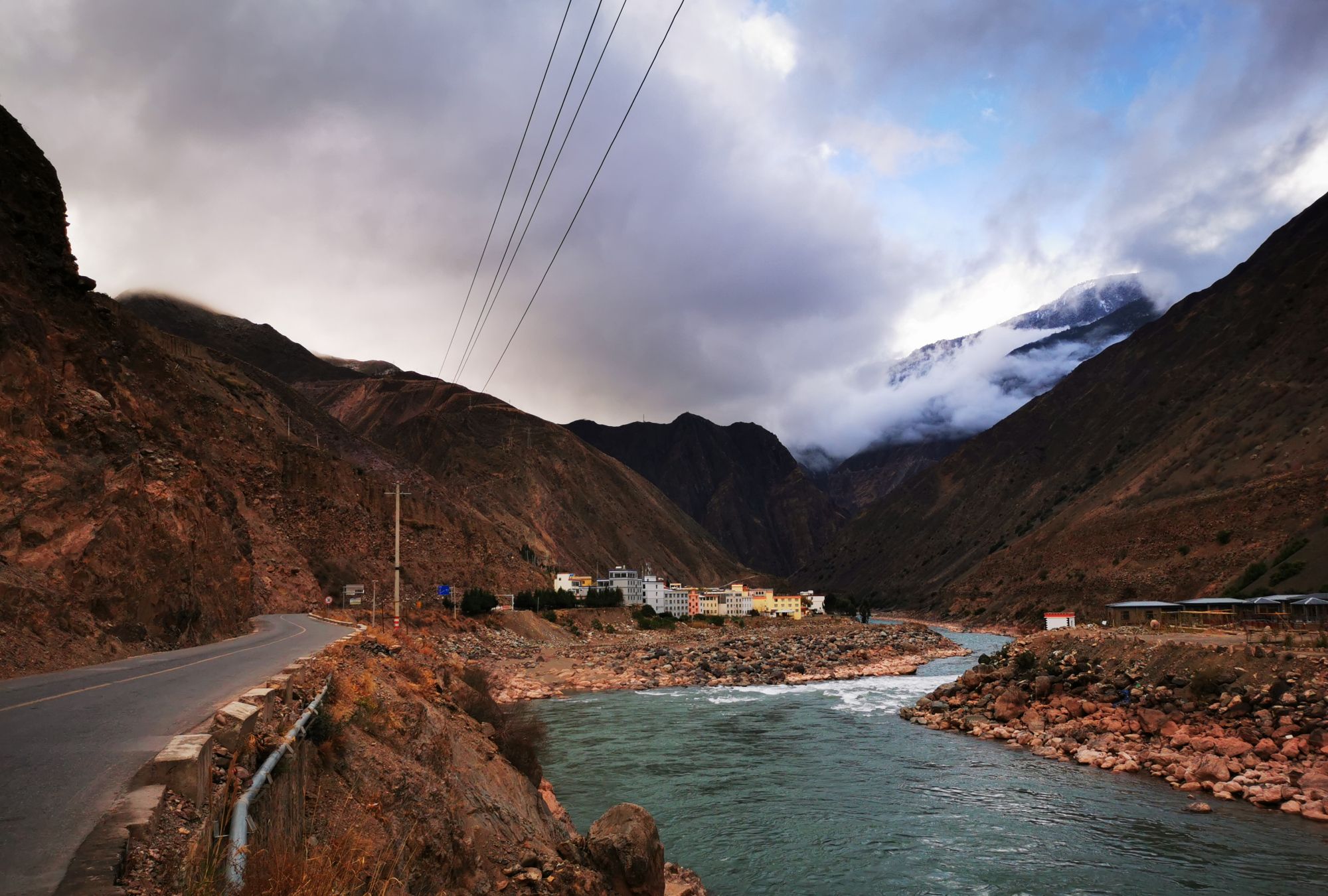 一起云旅行-滇藏线214国道的风光