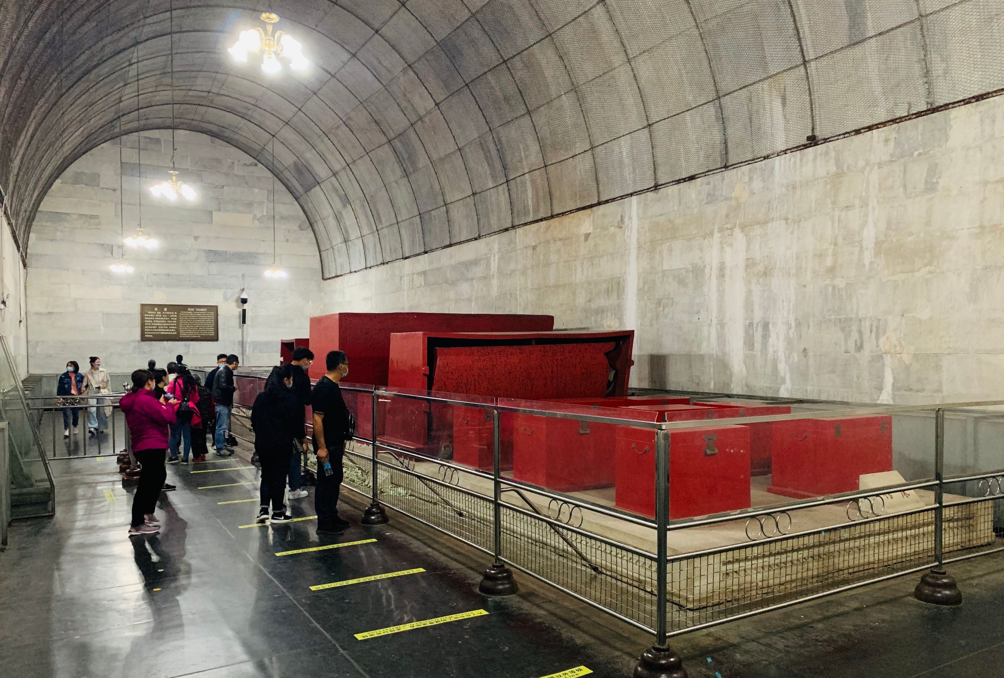 探秘北京郊区定陵地宫埋着万历皇帝和两皇后还曾发现大量国宝