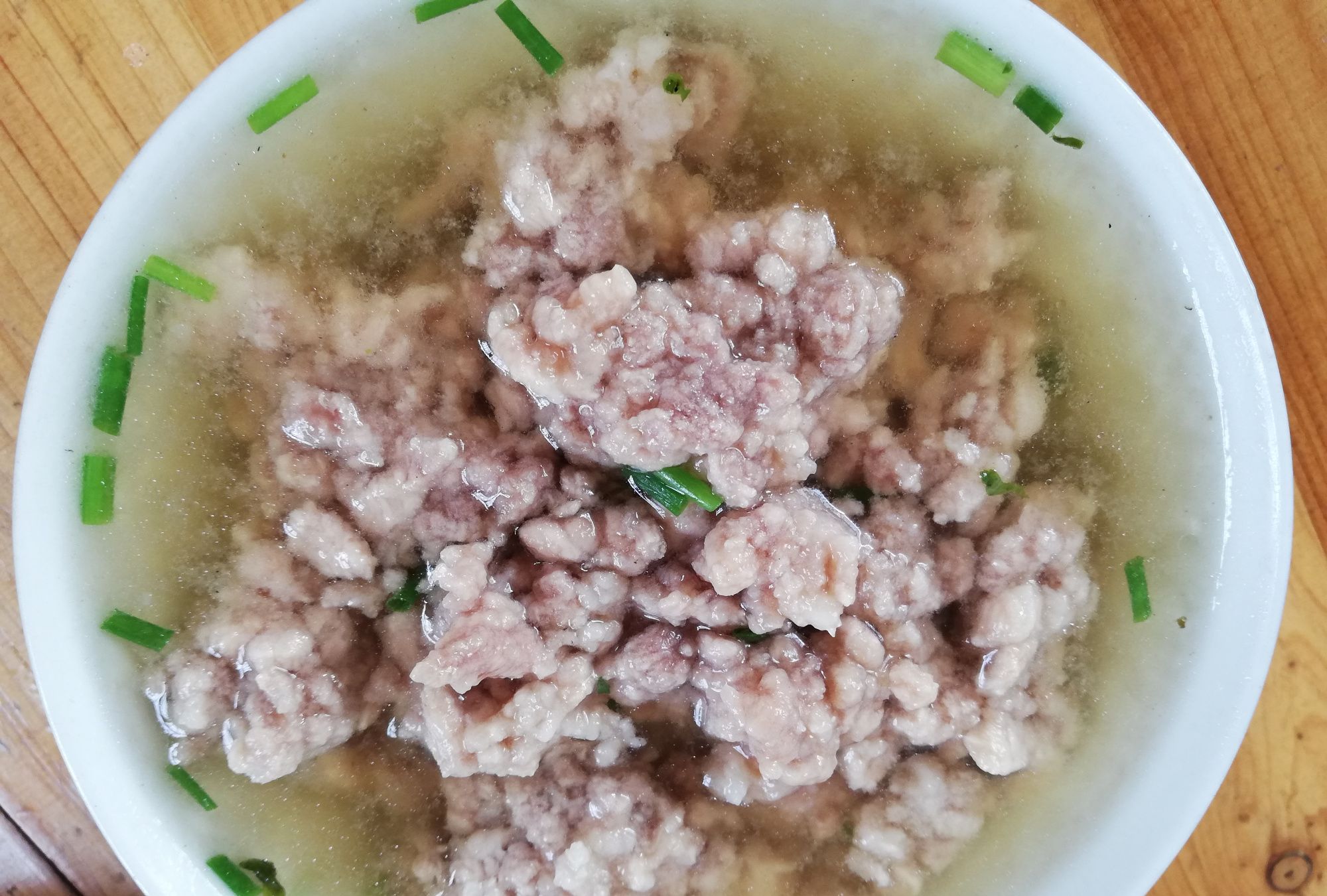 1/ 9清淡美味肉丸汤2/ 9500克猪肉剁成肉末放入大碗中3/ 9加入生抽