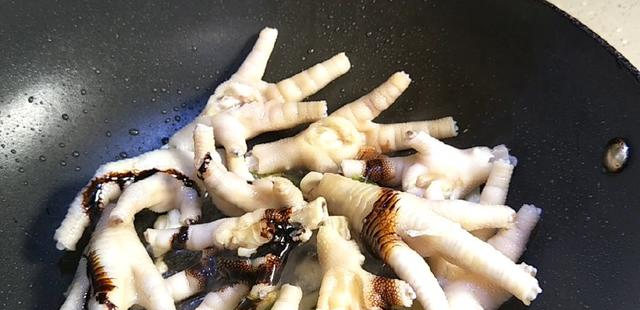 鸡爪这样做，只闻味道就要流口水了，咬一口就停不下来！休闲区蓝鸢梦想 - Www.slyday.coM