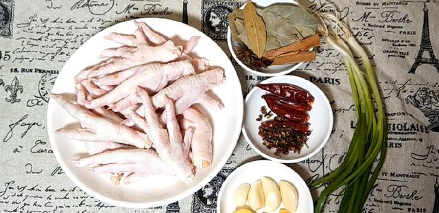 鸡爪这样做，只闻味道就要流口水了，咬一口就停不下来！休闲区蓝鸢梦想 - Www.slyday.coM