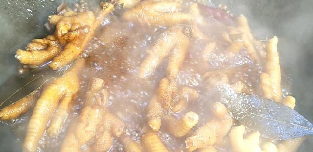 鸡爪这样做，只闻味道就要流口水了，咬一口就停不下来！休闲区蓝鸢梦想 - Www.slyday.coM