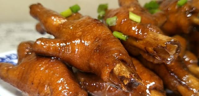 鸡爪这样做，只闻味道就要流口水了，咬一口就停不下来！休闲区蓝鸢梦想 - Www.slyday.coM