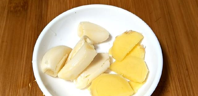 鸡爪这样做，只闻味道就要流口水了，咬一口就停不下来！休闲区蓝鸢梦想 - Www.slyday.coM