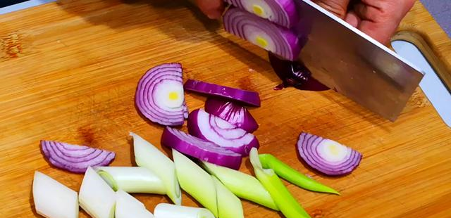 炒羊肉,直接下锅炒就错了,教你1招,吃着像烤羊肉串,又香又嫩休闲区蓝鸢梦想 - Www.slyday.coM 炒羊肉,直接下锅炒就错了,教你1招,吃着像烤羊肉串,又香又嫩休闲区蓝鸢梦想 - Www.slyday.coM