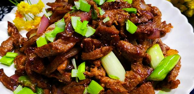 炒羊肉,直接下锅炒就错了,教你1招,吃着像烤羊肉串,又香又嫩休闲区蓝鸢梦想 - Www.slyday.coM 炒羊肉,直接下锅炒就错了,教你1招,吃着像烤羊肉串,又香又嫩休闲区蓝鸢梦想 - Www.slyday.coM