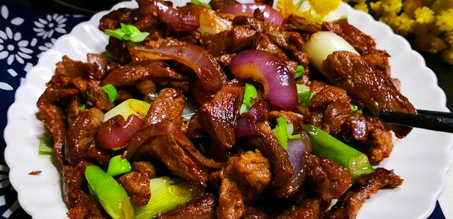 炒羊肉,直接下锅炒就错了,教你1招,吃着像烤羊肉串,又香又嫩休闲区蓝鸢梦想 - Www.slyday.coM 炒羊肉,直接下锅炒就错了,教你1招,吃着像烤羊肉串,又香又嫩休闲区蓝鸢梦想 - Www.slyday.coM