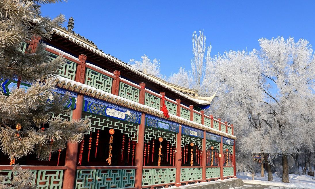 锡伯古城静立阳光下!