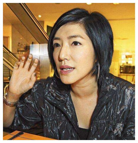 52岁才女关宝慧绯闻男友满天飞公开整容后成路人