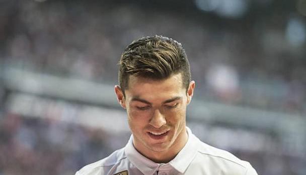 比拉尔多回应金球奖阵容,贝利与c罗应该属于前锋组,梅西是中场