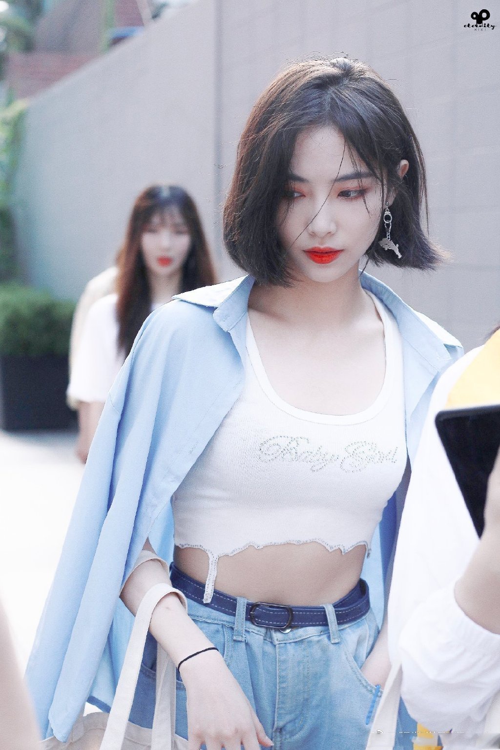 许佳琪的私服真的值得学习,可盐可甜,还带点帅气的少女感穿搭