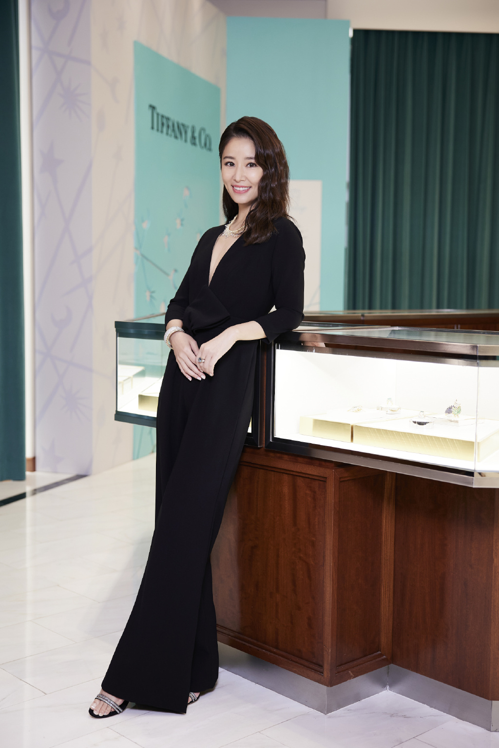 林心如出席珠宝系列媒体发表会,一袭白色拖地长裙优雅亮相_高清图集