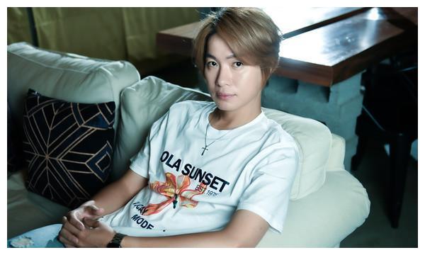 黄少谷失控摔东西老婆吐关键1句话秒融化更用力抱住她道歉