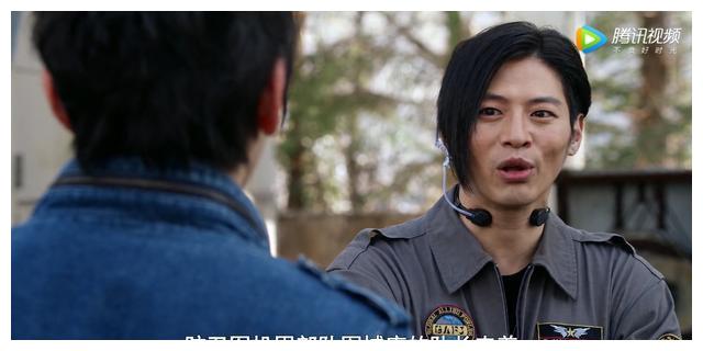 泽塔奥特曼杂志图:蛇仓开始整活了,蛇心剑架在慎也脖子上!