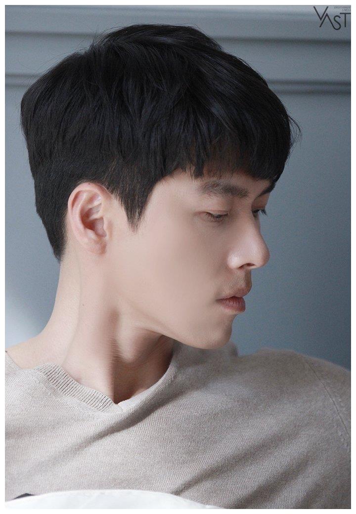 玄彬侧颜杀帅照玄彬高挺鼻梁微翘睫毛百想台下是禁欲商界菁英